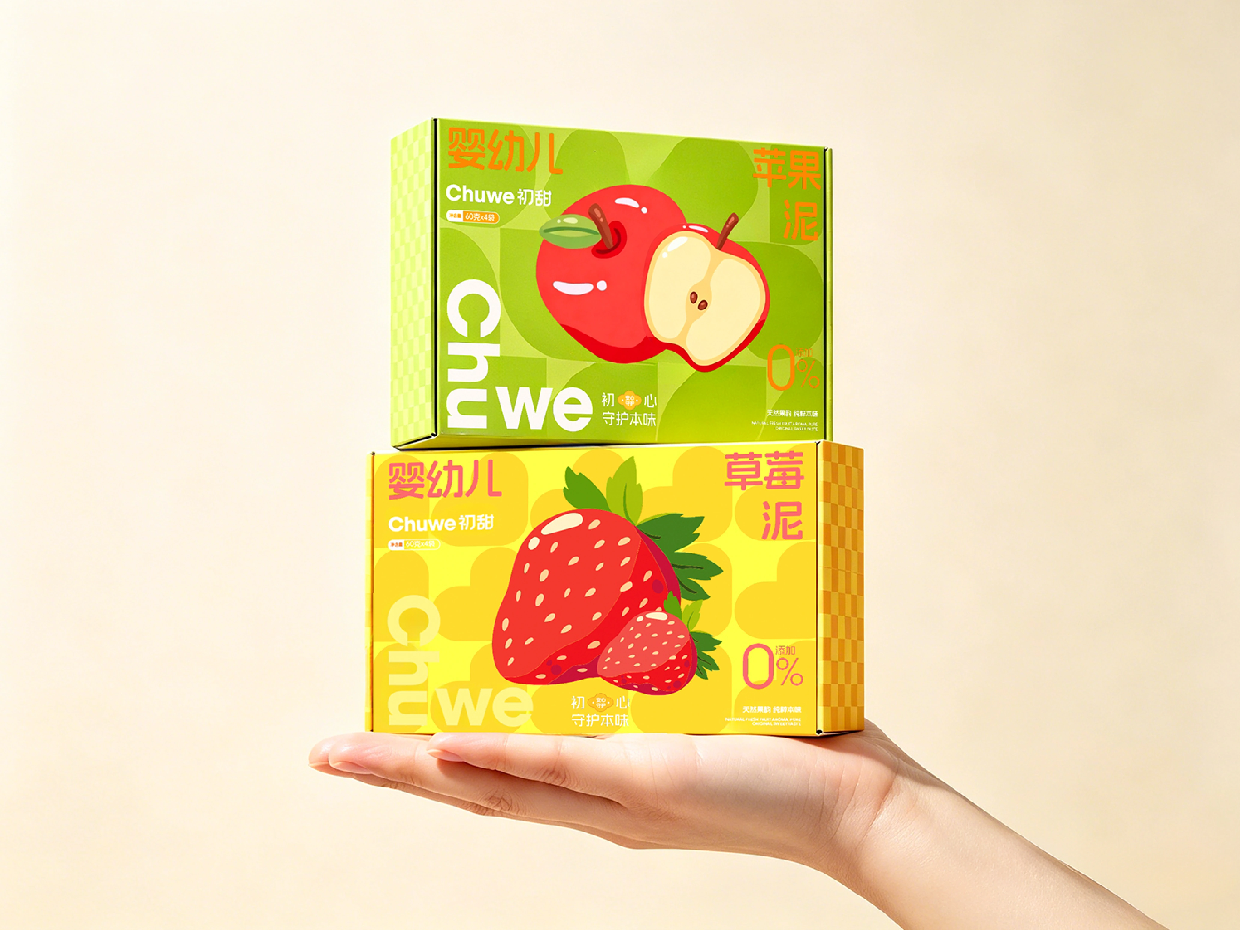 手托苹果和草莓口味盒装